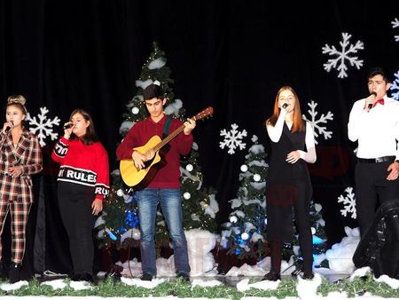Таланти от Несебър радват меломани с песни за Коледа