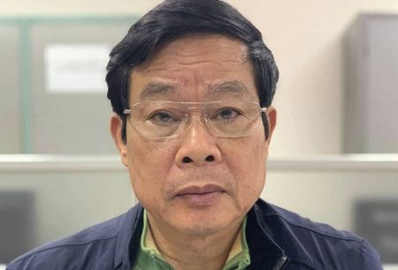 За корупция: Осъдиха на доживотен затвор бивш министър във Виетнам