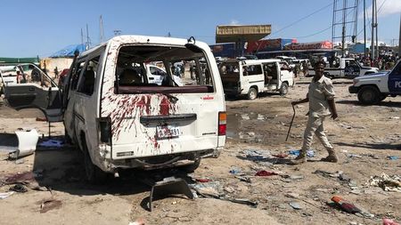 Ужас в Могадишу: Поне 90 загинали при взрив на кола-бомба