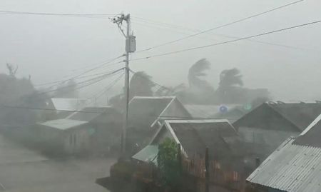 41 станаха жертвите на тайфуна във Филипините