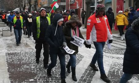 За да ги чуят: Перничани местят протеста заради водата в София