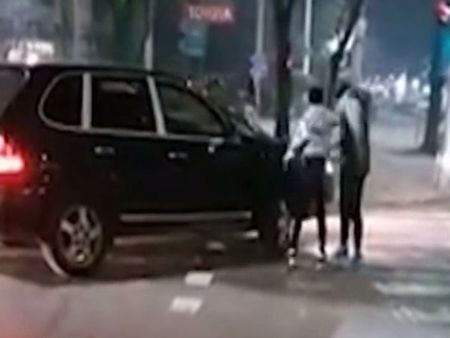 Жена нападна шофьор до Пантеона в Русе, заби му няколко шамара
