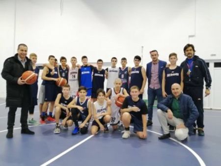 Дар от сърце! Общинските съветници от ДБГ подпомогнаха развитието на детско-юношеския спорт в Бургас