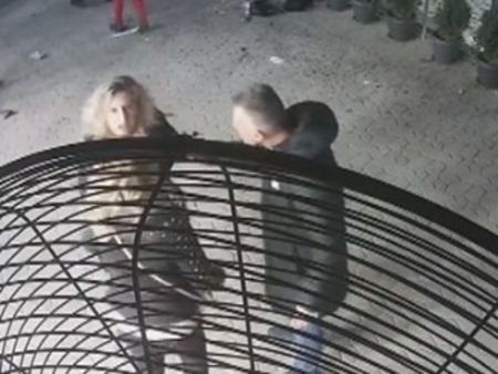 Кой кого ИЗТЕПА в Симитли, вижте видео от сбиването между кмета и Методи Бачев