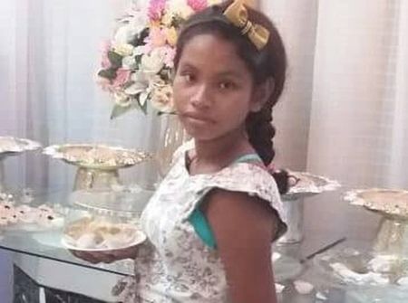 13-годишно момиче издъхна, след като роди от баща си