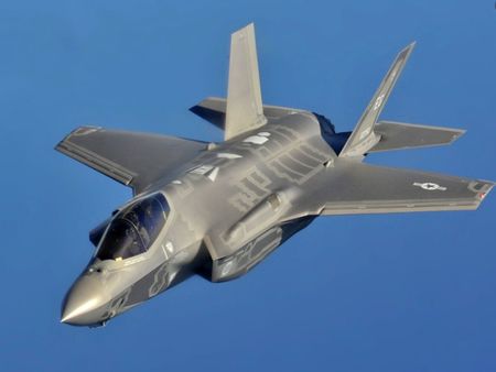 Турски компании ще произвеждат части за изтребителя F-35 в България?