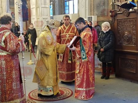 Стотици миряни се събраха в храм "Св. св. Кирил и Методий" на Йордановден за празничната света литургия