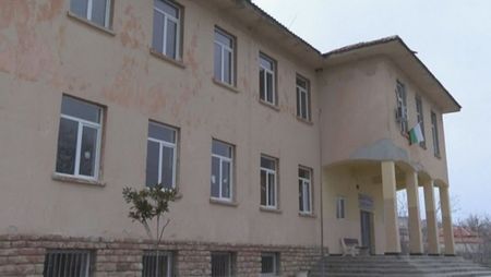 Силният вятър отвя покрива на детска градина в Сливенско