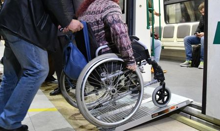 Хората с увреждания с по-високи помощи от януари