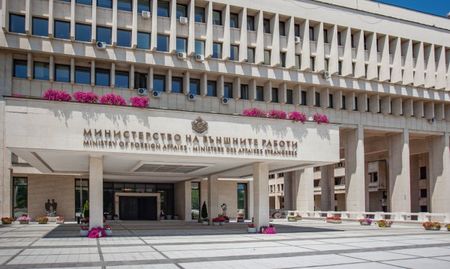МВнР: Няма пострадали българи при самолетната катастрофа в Иран