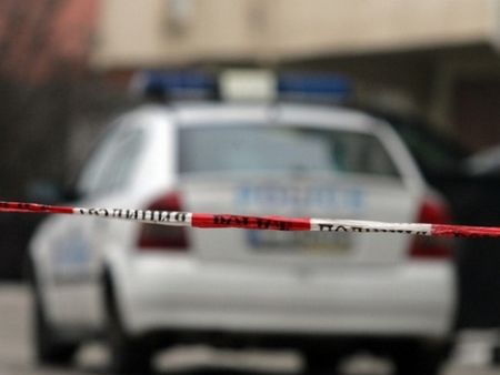 Зрелищна каскада в Приморско: 18-годишен с Рено се заби в хотелска ограда, след това в дърво