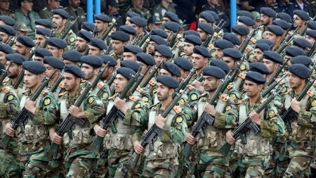 На прага на война: колко силна е армията на Иран