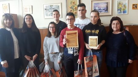 Ученици от Строителния в Бургас създадоха последния препис на "История славянобългарска"