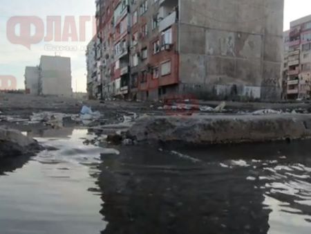 Вода извира от блокове в Столипиново, в тръбите има дори кокошки и загубите за ВиК – Пловдив са огромни