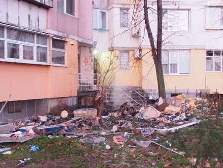 Двама са загиналите при взрива във Варна, издирват бивш военен