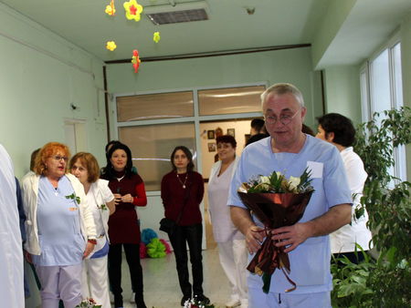 Разтърсваща изповед на родилка: В най-драматичната ми битка с тихи стъпки д-р Душепеев донесе надеждата