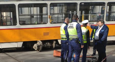Трамвай и патрулка се сблъскаха в София