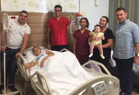 Незиха Ахмедова от Шумен забрави болката и проходи 3 часа след сложна операция на лумбална дискова херния в болница „Чорлу Ватан“
