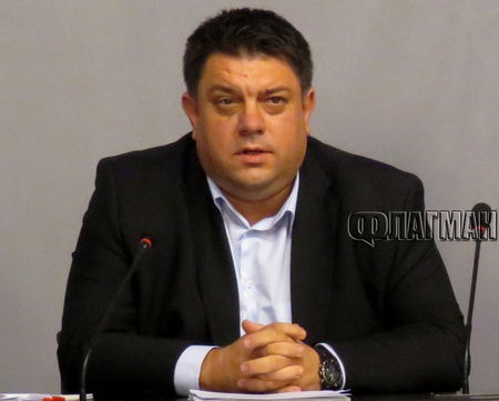 Главна причина за проблемите е премиерът Борисов, оставките на министрите не са решение