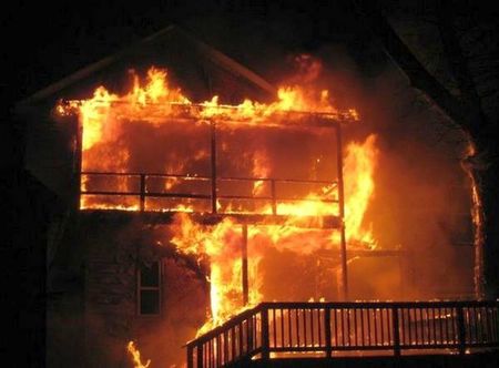 Подпалиха къщата на един от адвокатите на Десислава Иванчева