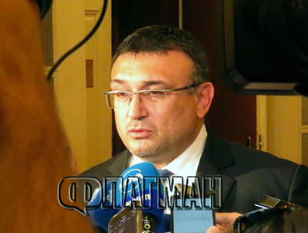 Вътрешният министър: Акцията в Бургас е на МВР и Спецпрокуратурата и е по линия на горивата
