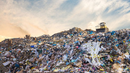Стотици килограми токсични боклуци са открити в Луковит