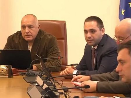 Извънредно! Министерският съвет взе важно решение за кризата в Перник