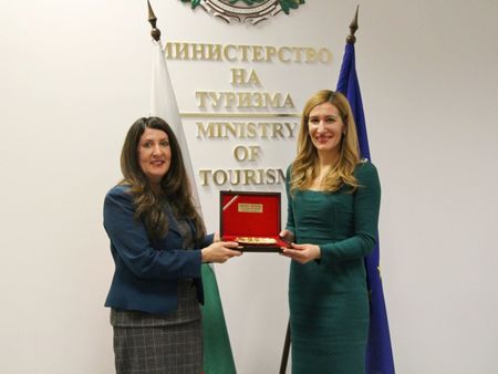 Посланикът на САЩ у нас Херо Мустафа възхитена от развитието на туризма в България
