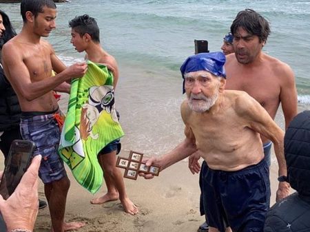 На Йордановден по стар стил! 93-годишният полковник Янко Янков хвана кръста в Синеморец
