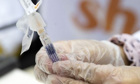 Русия с ваксина срещу коронавируса, появи се и първият заразен