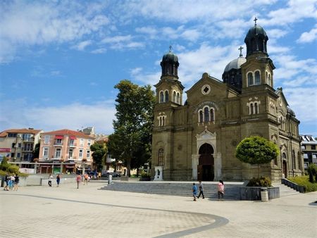 Търсят фирма изпълнител за ремонта на храм "Св. Св. Кирил и Методий" в Бургас