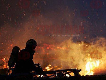 Пожар до портала на Лукойл Нефтохим край Братово