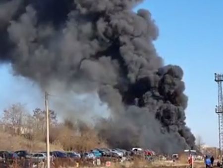 Хасково в дим, изгоряха 80 коли в автоборса