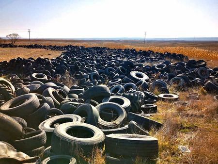 Абсурд! Държавата не може да намери собственика на незаконно депо за гуми до Атанасовското езеро