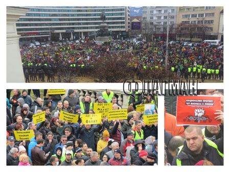 Стотици бургаски ресторантьори се включиха в "отменения" митинг пред парламента