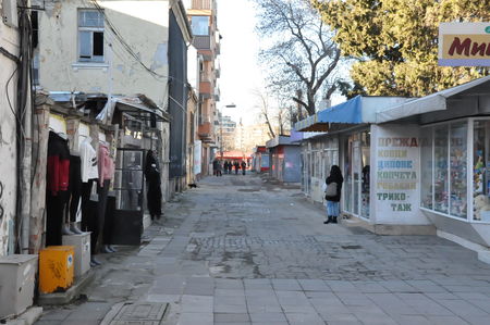 Изчакват ВиК-Бургас да смени мрежата под ул. „Алеко Константинов“, за да я превърнат в улица на занаятите