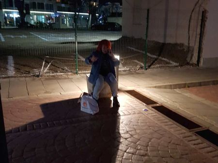 На вниманието на Първо РУ: Тази жена тероризира заведенията в центъра на Бургас