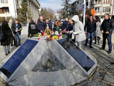 Навръх 75-ата годишнина от Народния съд: СДС – Бургас почете паметта на невинните жертви