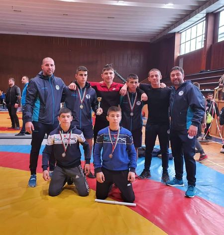 „Черноморец Бургас“ с 5 медала на Личния шампионат по свободна борба