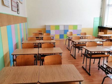 Ужас! Учителка накара цял 3-ти клас да заплюе съученик за наказание