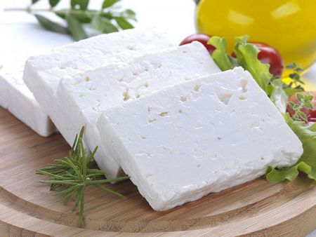 БАБХ откри високо съдържание на немлечна мазнина в сирене