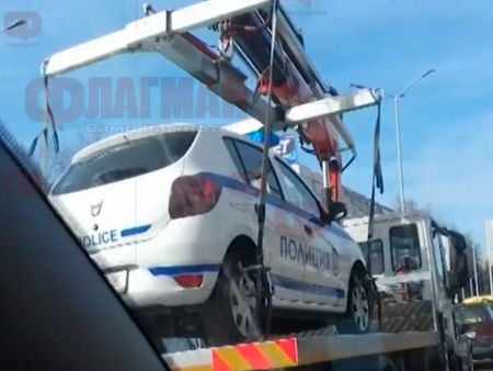 Паяк отнесе полицейска кола във Варна