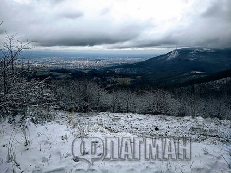 Внимание! Зимата се завръща: Обявиха жълт код за сняг и виелици в цялата страна!