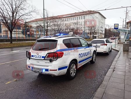 Софиянец заряза колата си на централна спирка в Бургас