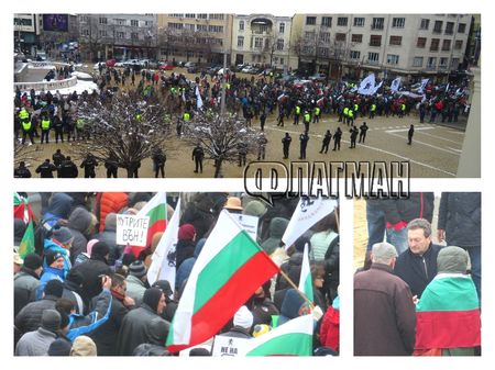 Стотици блокираха центъра на София с искане за оставка на правителството
