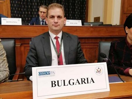 Бургаският депутат Севим Али участва в семинар за млади парламентаристи във Вашингтон