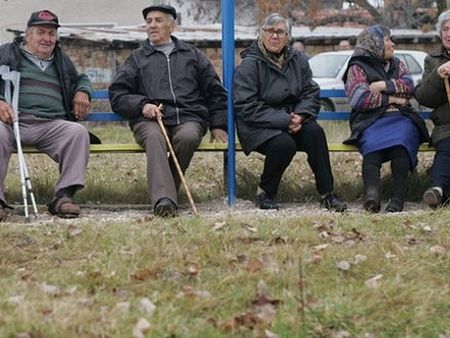 Над 4 хил. българи годишно си купуват стаж