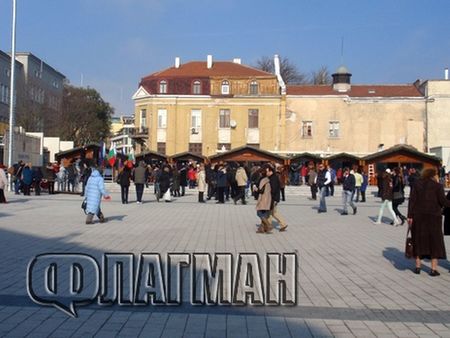 Община Бургас търси идеи за обживяване на площад "Св.св. Кирил и Методий"