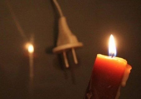 Романтика на свещи в бургаския ж. к. "Лазур", шест блока нямат ток от час