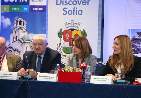 Бургаският депутат Петър Кънев откри туристически форум с Ангелкова и Фандъкова - отчете положителни резултати